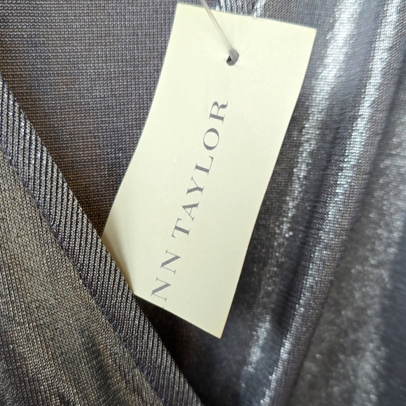NWT Ann Taylor metallic silver top size medium - Picture 4 of 14